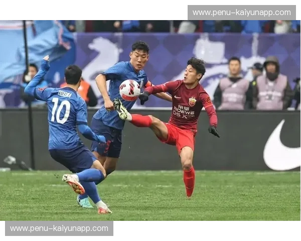 双城之巅的红蓝博弈:上海滩德比,不止是一场足球赛